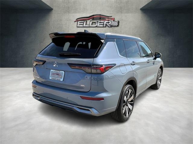 Photo of 2025 Moonstone Gray Metallic Mitsubishi Outlander