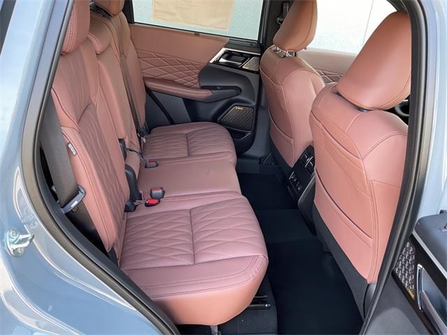Photo of 2025 Moonstone Gray Metallic Mitsubishi Outlander