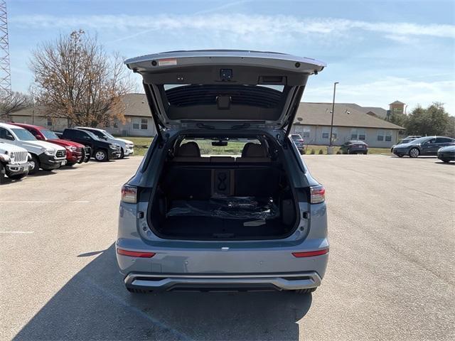 Photo of 2025 Moonstone Gray Metallic Mitsubishi Outlander