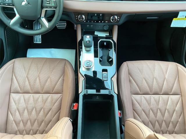 Photo of 2025 Moonstone Gray Metallic Mitsubishi Outlander