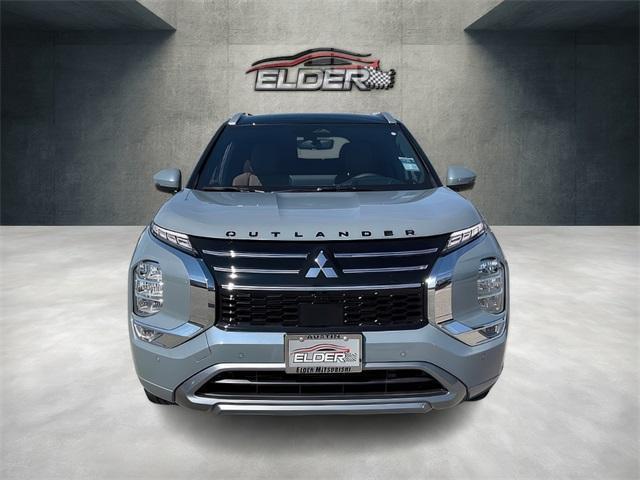 Photo of 2025 Moonstone Gray Metallic Mitsubishi Outlander