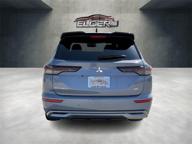 Photo of 2025 Moonstone Gray Metallic Mitsubishi Outlander