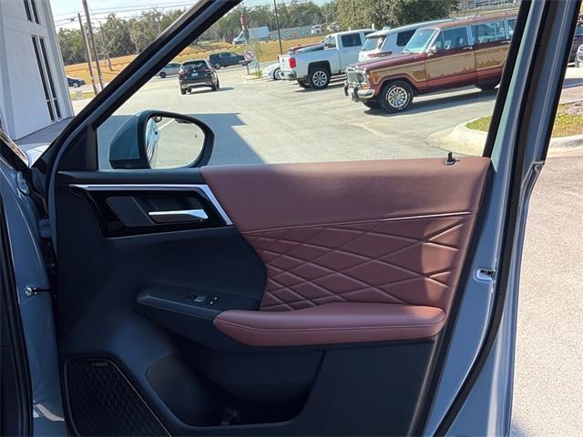 Photo of 2025 Moonstone Gray Metallic Mitsubishi Outlander