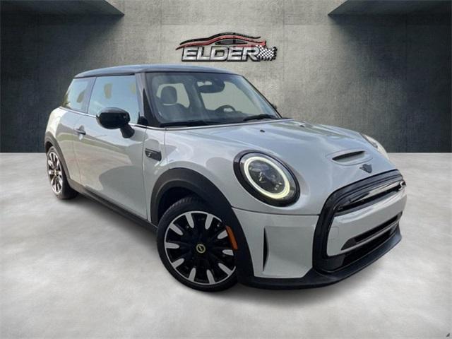Photo of 2023 White Silver MINI SE Hardtop