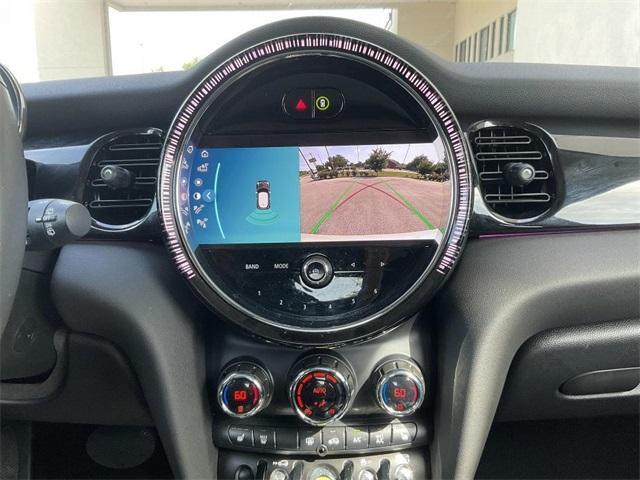Photo of 2023 White Silver MINI SE Hardtop