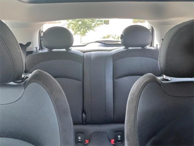 Photo of 2023 White Silver MINI SE Hardtop