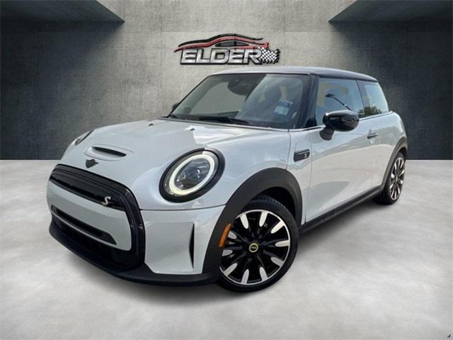 Photo of 2023 White Silver MINI SE Hardtop