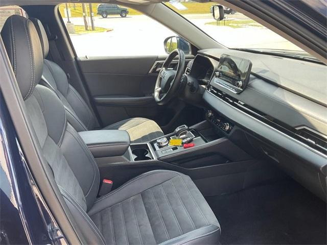 Photo of 2024 Blue Mitsubishi Outlander