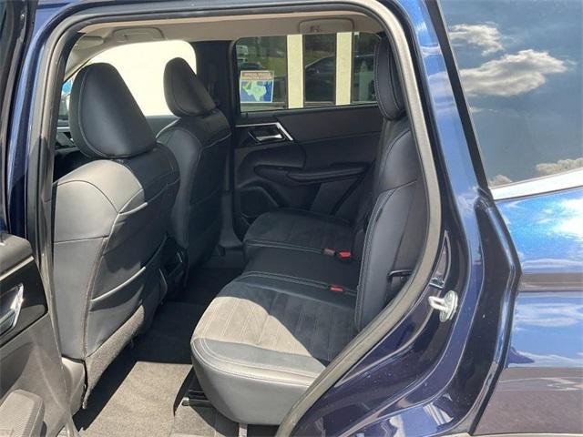 Photo of 2024 Blue Mitsubishi Outlander