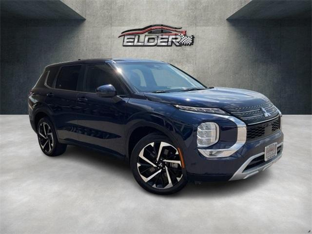 Photo of 2024 Blue Mitsubishi Outlander