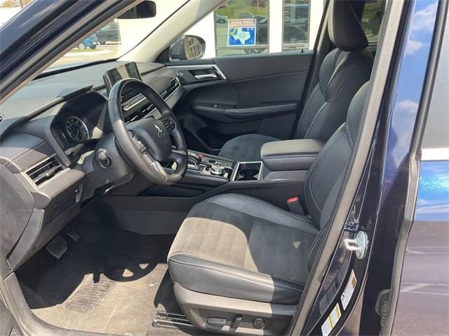 Photo of 2024 Blue Mitsubishi Outlander