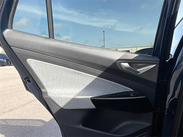 Photo of 2023 Tourmaline Blue Metallic Volkswagen ID.4