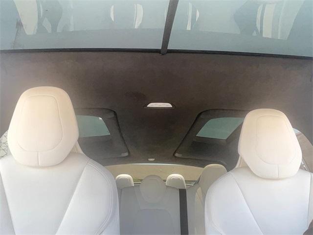 Photo of 2017 Silver Tesla Model X