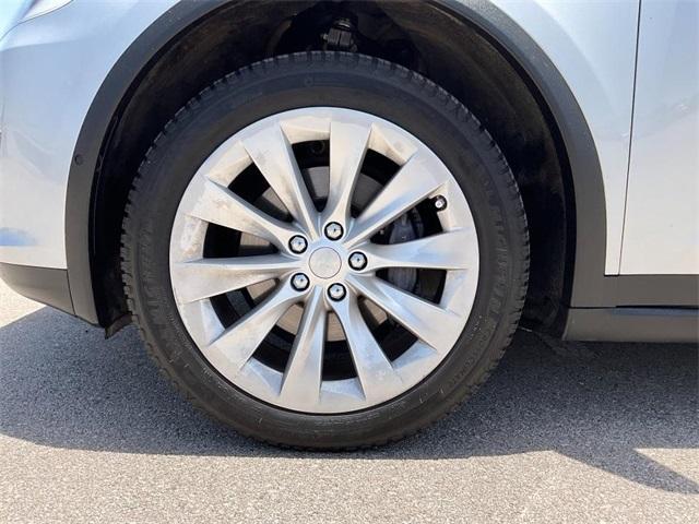 Photo of 2017 Silver Tesla Model X