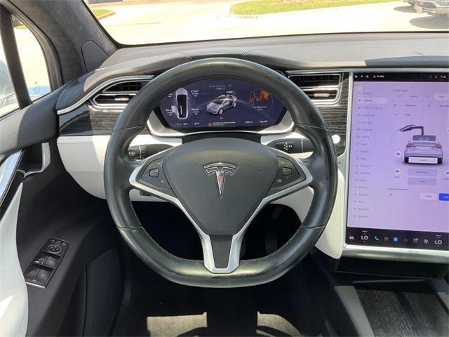Photo of 2017 Silver Tesla Model X