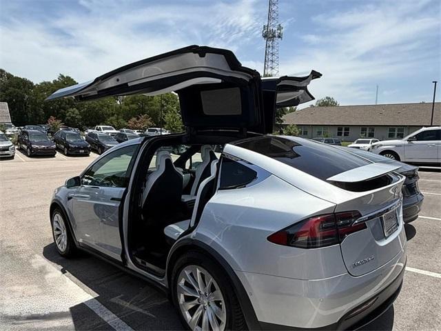 Photo of 2017 Silver Tesla Model X