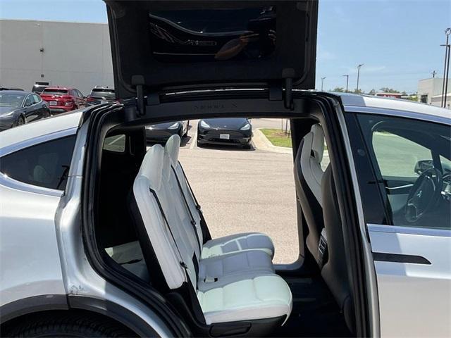 Photo of 2017 Silver Tesla Model X