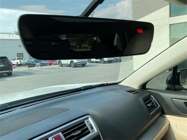 Photo of 2017 White Subaru Outback