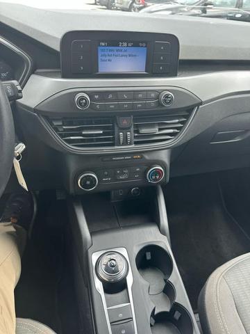 Photo of 2020 Ingot Silver Metallic Ford Escape