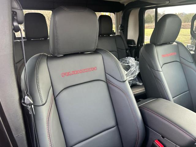 Photo of 2025 Black Clearcoat Jeep Gladiator