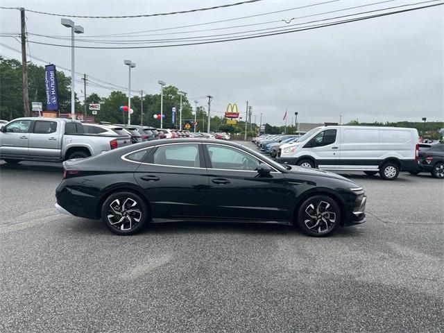 Photo of 2024 Onyx Black Hyundai SONATA