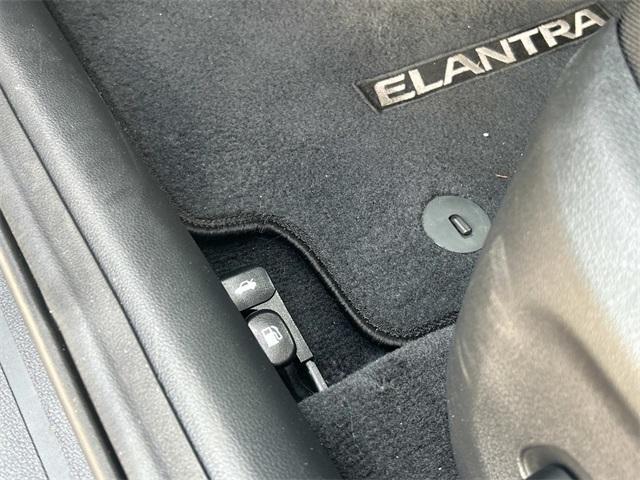 Photo of 2017 Quartz White Pearl Hyundai ELANTRA