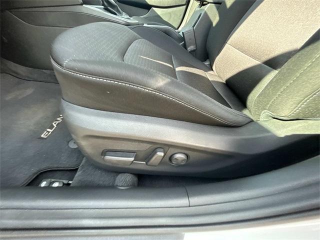 Photo of 2017 Quartz White Pearl Hyundai ELANTRA