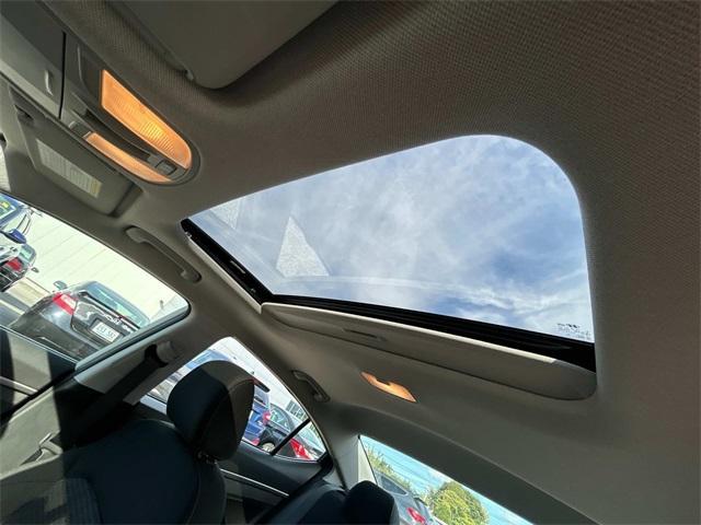Photo of 2017 Quartz White Pearl Hyundai ELANTRA