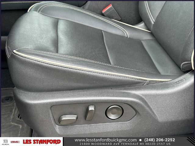Photo of 2022 White Frost Tricoat GMC Yukon