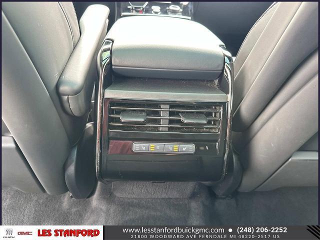 Photo of 2023 Fuji White Land Rover Range Rover Sport