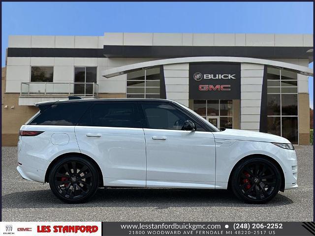 Photo of 2023 Fuji White Land Rover Range Rover Sport