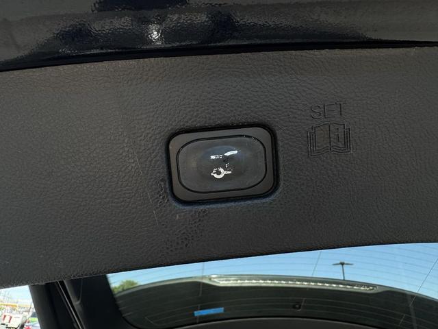 Photo of 2022 Agate Black Metallic Ford Edge