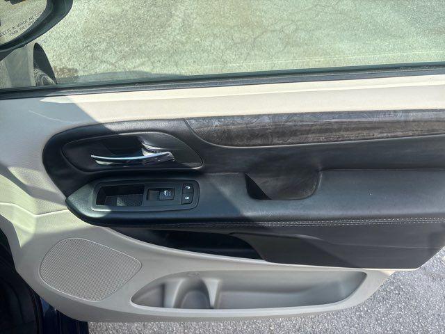 Photo of 2016 True Blue Pearlcoat Dodge Grand Caravan
