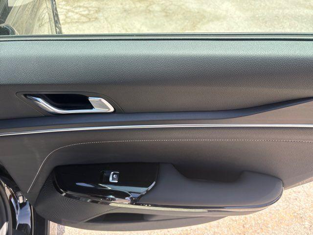 Photo of 2025 Aurora Black Pearl Kia K5