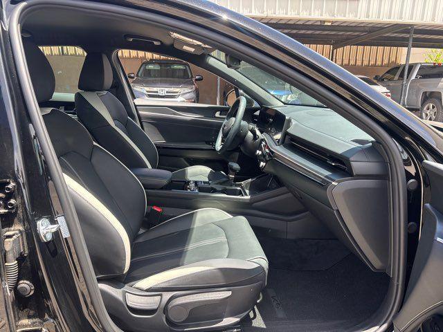 Photo of 2025 Aurora Black Pearl Kia K5