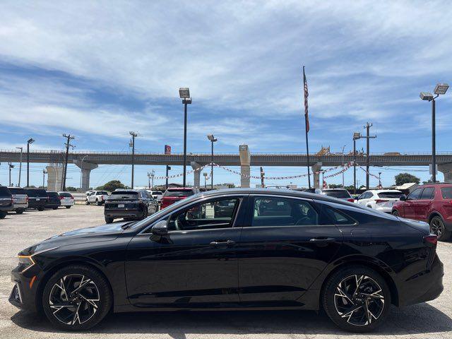 Photo of 2025 Aurora Black Pearl Kia K5
