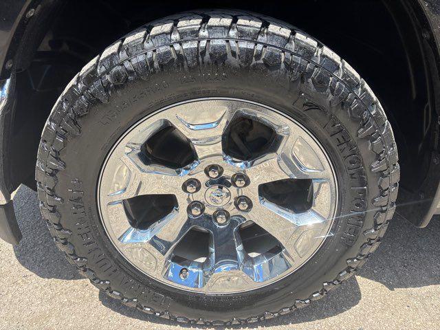 Photo of 2021 Diamond Black Crystal Pearlcoat RAM 1500
