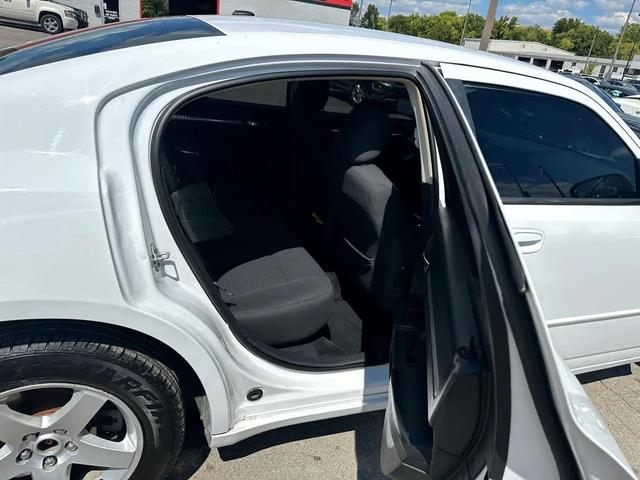 Photo of 2010 White Dodge Charger