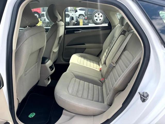 Photo of 2019 White Ford Fusion