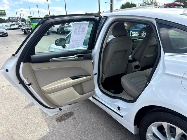 Photo of 2019 White Ford Fusion