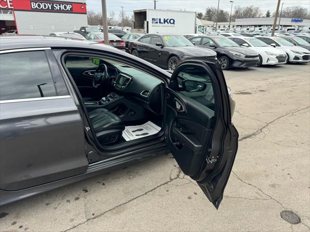 Photo of 2015 Granite Crystal Metallic Chrysler 200