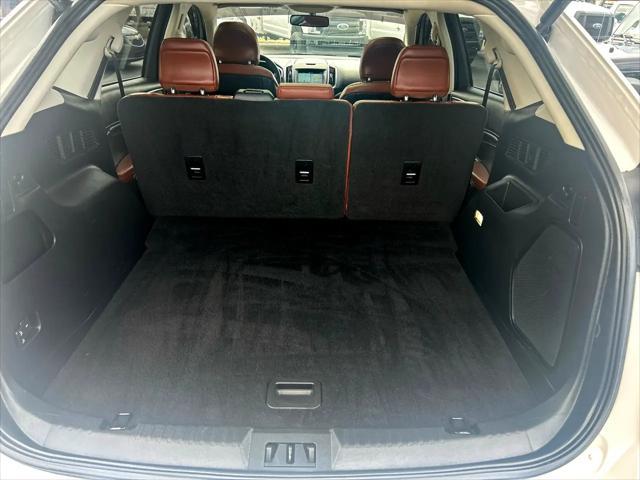 Photo of 2018 White Platinum Metallic Tri-Coat Ford Edge