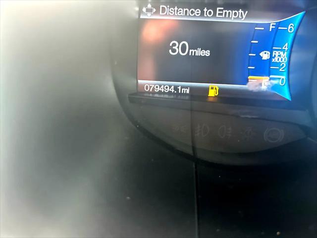 Photo of 2018 White Platinum Metallic Tri-Coat Ford Edge
