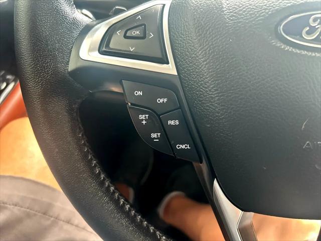 Photo of 2018 White Platinum Metallic Tri-Coat Ford Edge