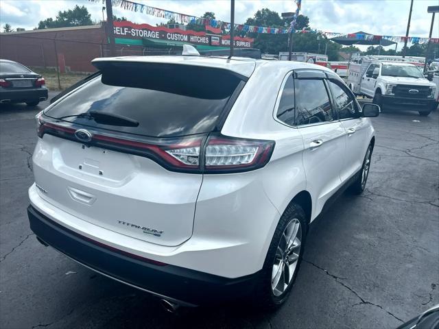 Photo of 2018 White Platinum Metallic Tri-Coat Ford Edge