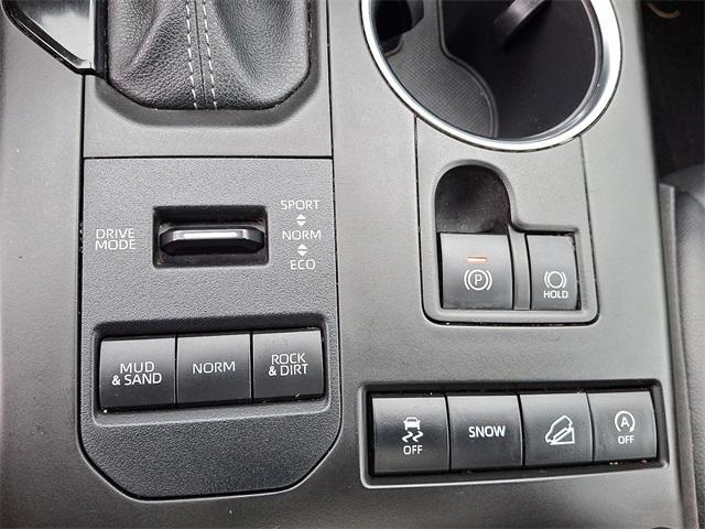 Photo of 2022 08x8 Toyota Highlander