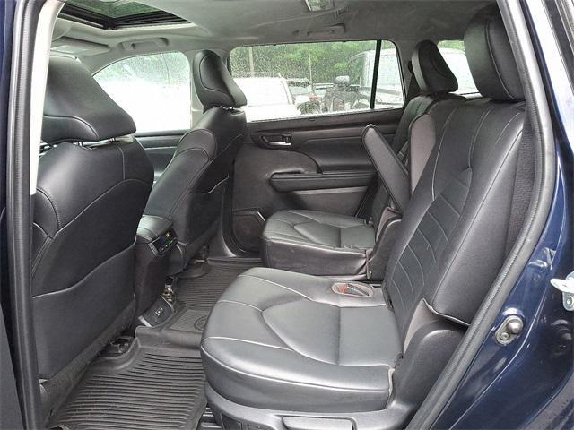 Photo of 2022 08x8 Toyota Highlander