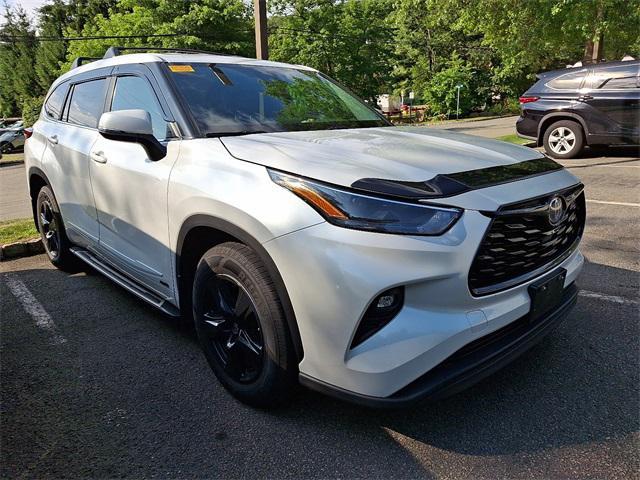 Photo of 2023 Wind Chill Pearl Toyota Highlander Hybrid