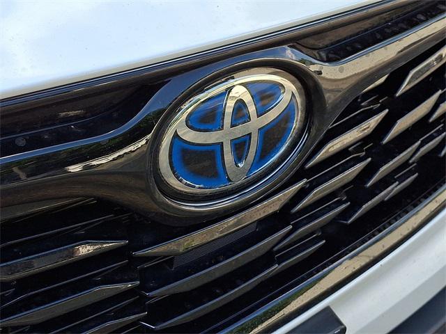 Photo of 2023 Wind Chill Pearl Toyota Highlander Hybrid