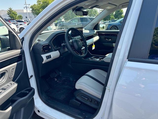 Photo of 2026 PLATINUM_WHITE Honda Passport
